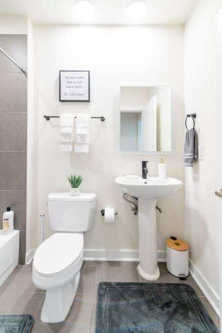 Charming Cozy Apartment With Wi-Fi & Free Parking Charlotte Extérieur photo