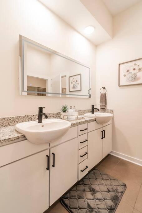 Charming Cozy Apartment With Wi-Fi & Free Parking Charlotte Extérieur photo
