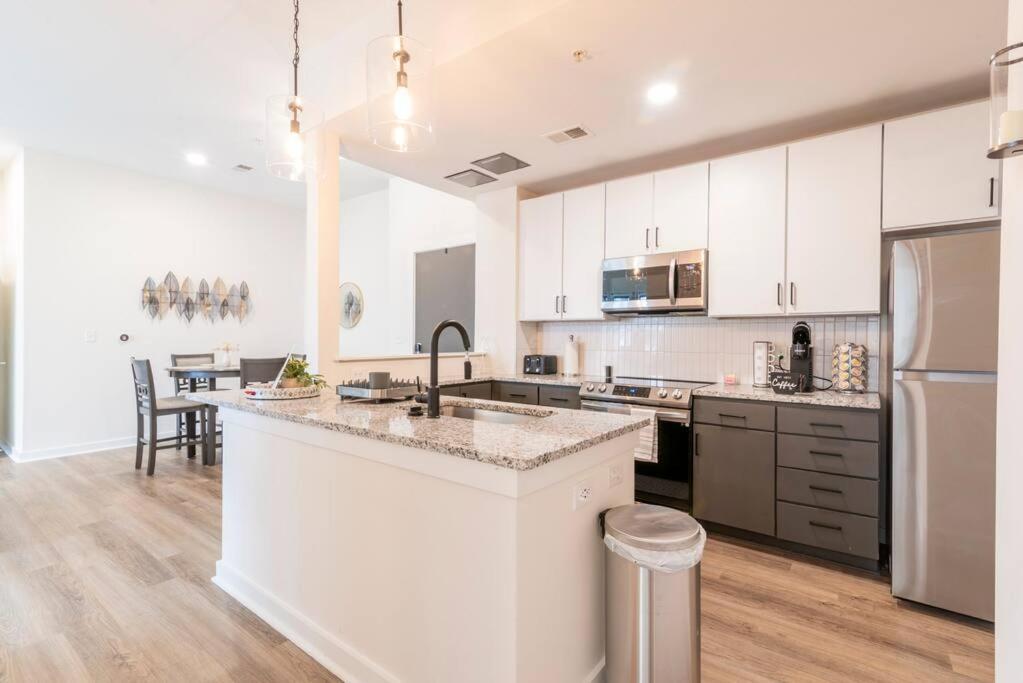 Charming Cozy Apartment With Wi-Fi & Free Parking Charlotte Extérieur photo