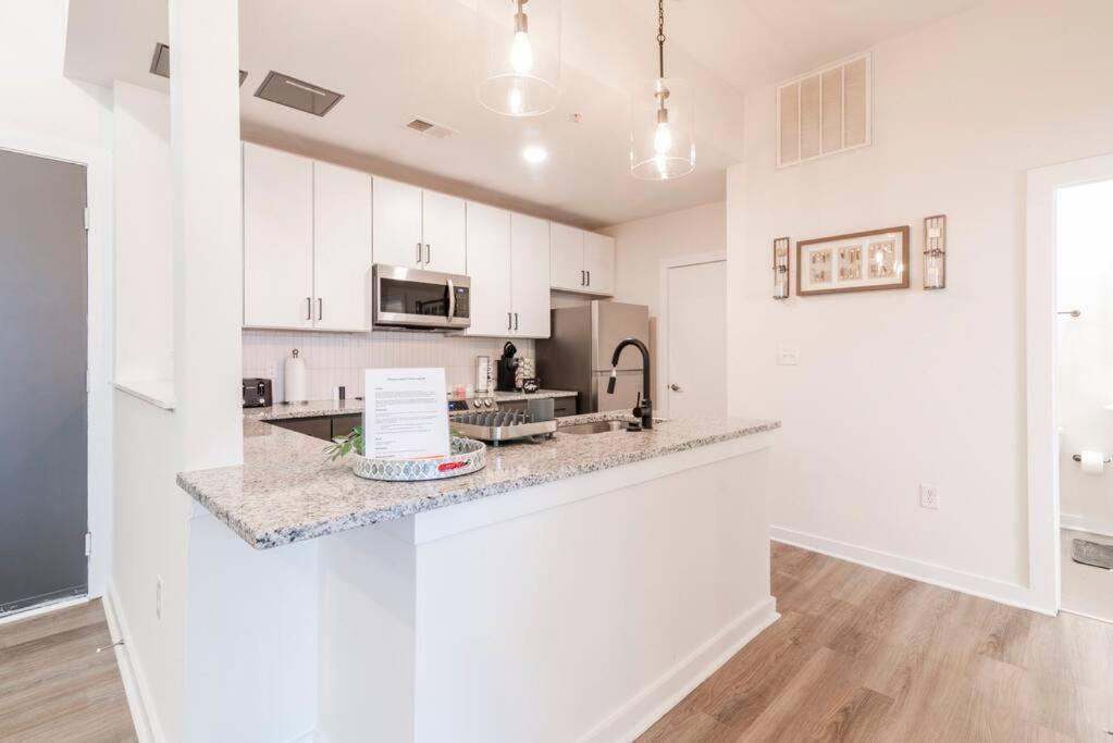 Charming Cozy Apartment With Wi-Fi & Free Parking Charlotte Extérieur photo